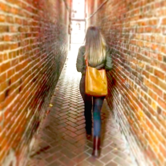 Meet your Posher, Katy - Picture 1 of 1